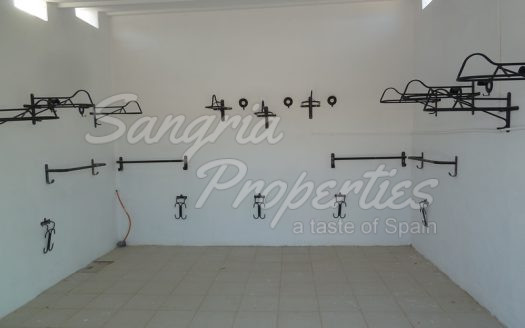 Rustic Land in San Miguel de Salinas with horse stables and business potential