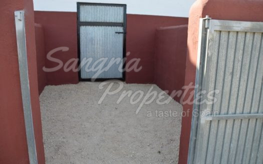 Rustic Land in San Miguel de Salinas with horse stables and business potential