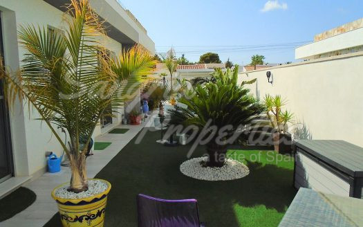 El Chaparral Detached Villa with pool