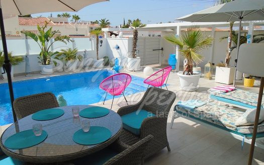 El Chaparral Detached Villa with pool