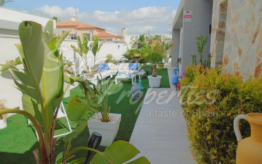 El Chaparral Detached Villa with pool