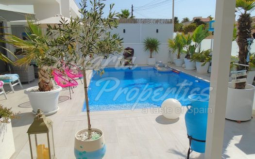 El Chaparral Detached Villa with pool