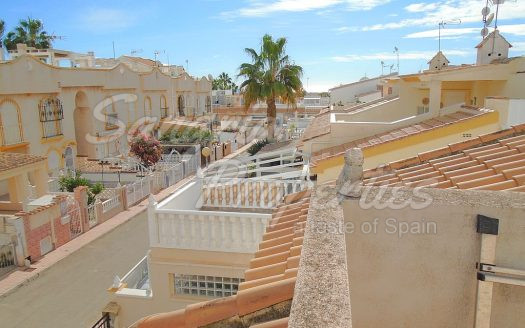 La Florida Bungalow with 2 Bedrooms, 1 Bathroom, Garden and Solarium