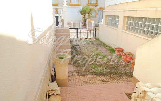 La Florida Bungalow with 2 Bedrooms, 1 Bathroom, Garden and Solarium