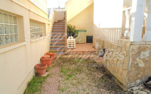La Florida Bungalow with 2 Bedrooms, 1 Bathroom, Garden and Solarium