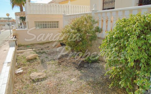 La Florida Bungalow with 2 Bedrooms, 1 Bathroom, Garden and Solarium