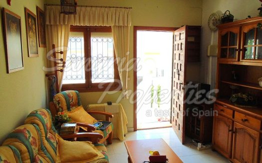 La Florida Bungalow with 2 Bedrooms, 1 Bathroom, Garden and Solarium