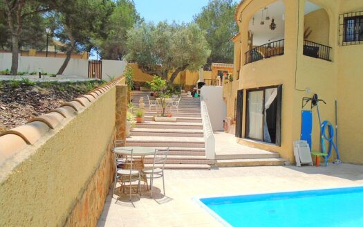 Detached Villa in Las Filipinas