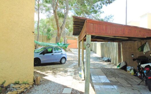 Detached Villa in Las Filipinas