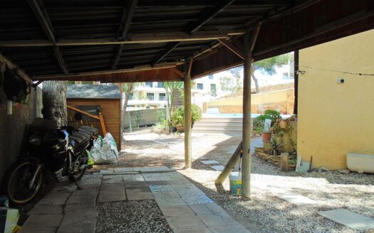 Detached Villa in Las Filipinas