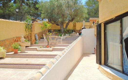 Detached Villa in Las Filipinas