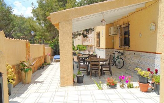 Detached Villa in Las Filipinas