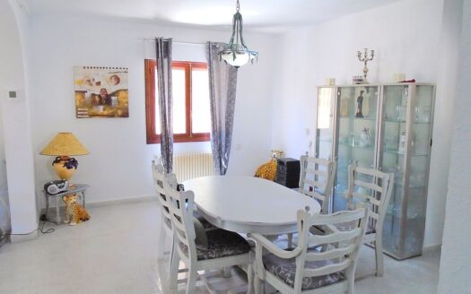 Detached Villa in Las Filipinas