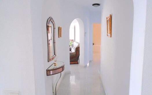 Detached Villa in Las Filipinas