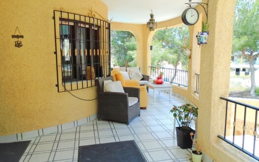 Detached Villa in Las Filipinas