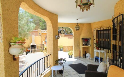 Detached Villa in Las Filipinas