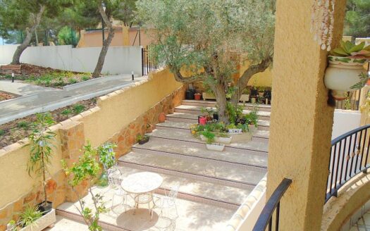 Detached Villa in Las Filipinas