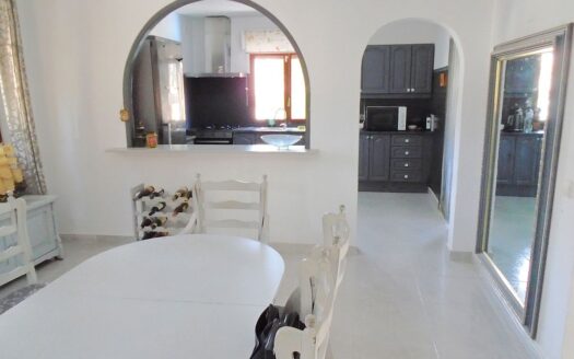 Detached Villa in Las Filipinas