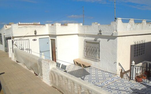 Large House and Bar with huge potential in San Miguel de Salinas