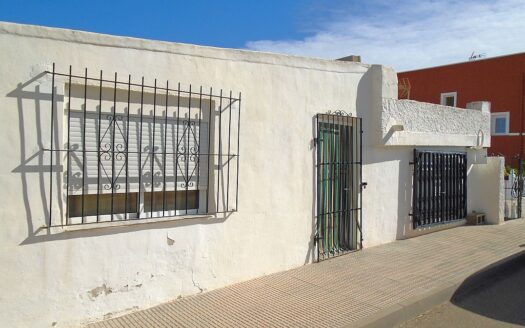 Large House and Bar with huge potential in San Miguel de Salinas