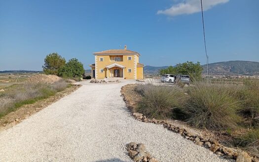 Pinoso Finca with Pool, 4 Bedrooms, 2.5 Bathrooms, Country Views