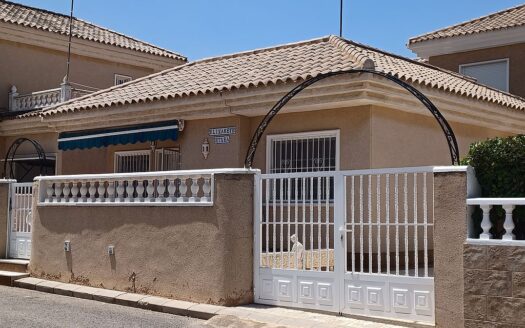 FOR RENT Los Altos Detached Bungalow 2 Bed 1 Bath