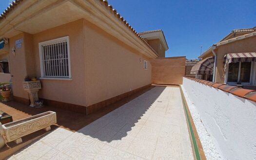 FOR RENT Los Altos Detached Bungalow 2 Bed 1 Bath